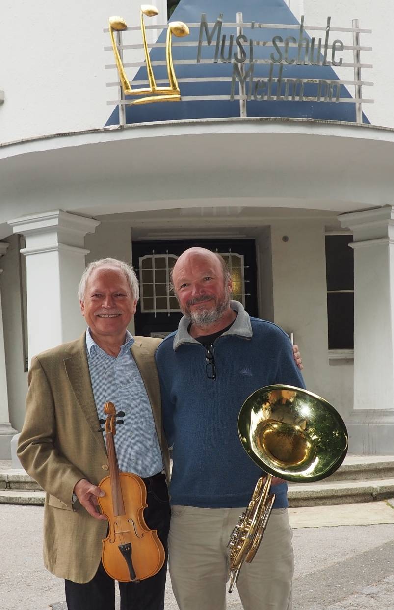  Ulrich R. Behrens (Kassierer des Freundeskreis) und Karl-Heinz Kensche (Leiter der Musikschule). 