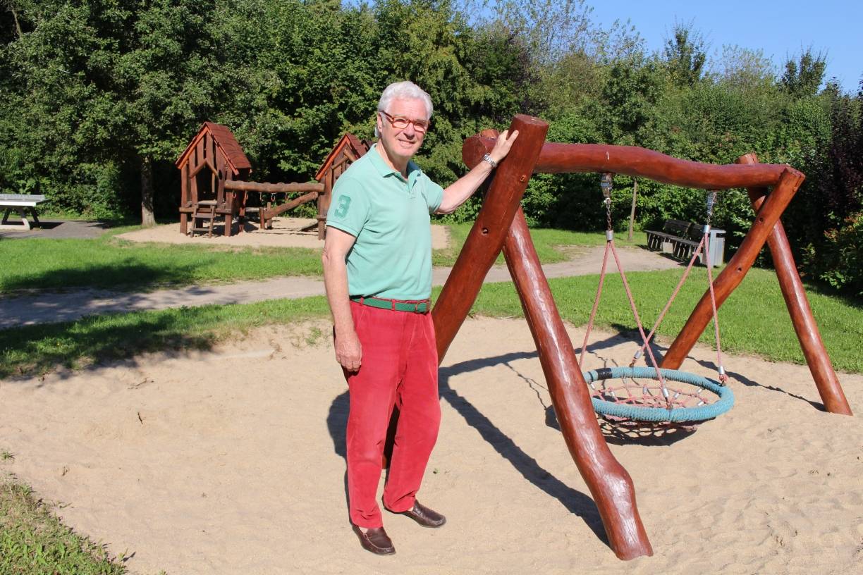  Klaus Sänge, Vorsitzender des BVM, freut sich über die neue Optik des Spielplatzes am Hasselkamp. 
