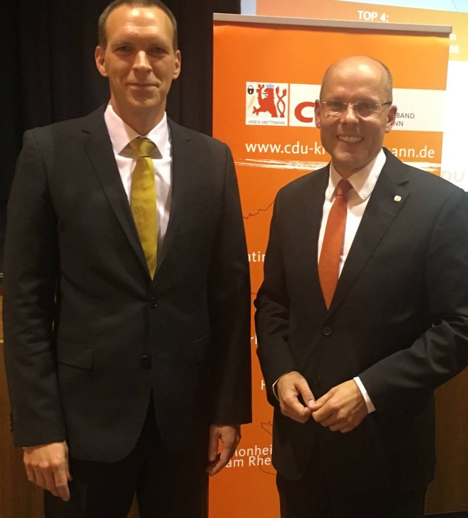  Peter Beyer (rechts) und der Kreisvorsitzende der CDU Jan Heinisch. 