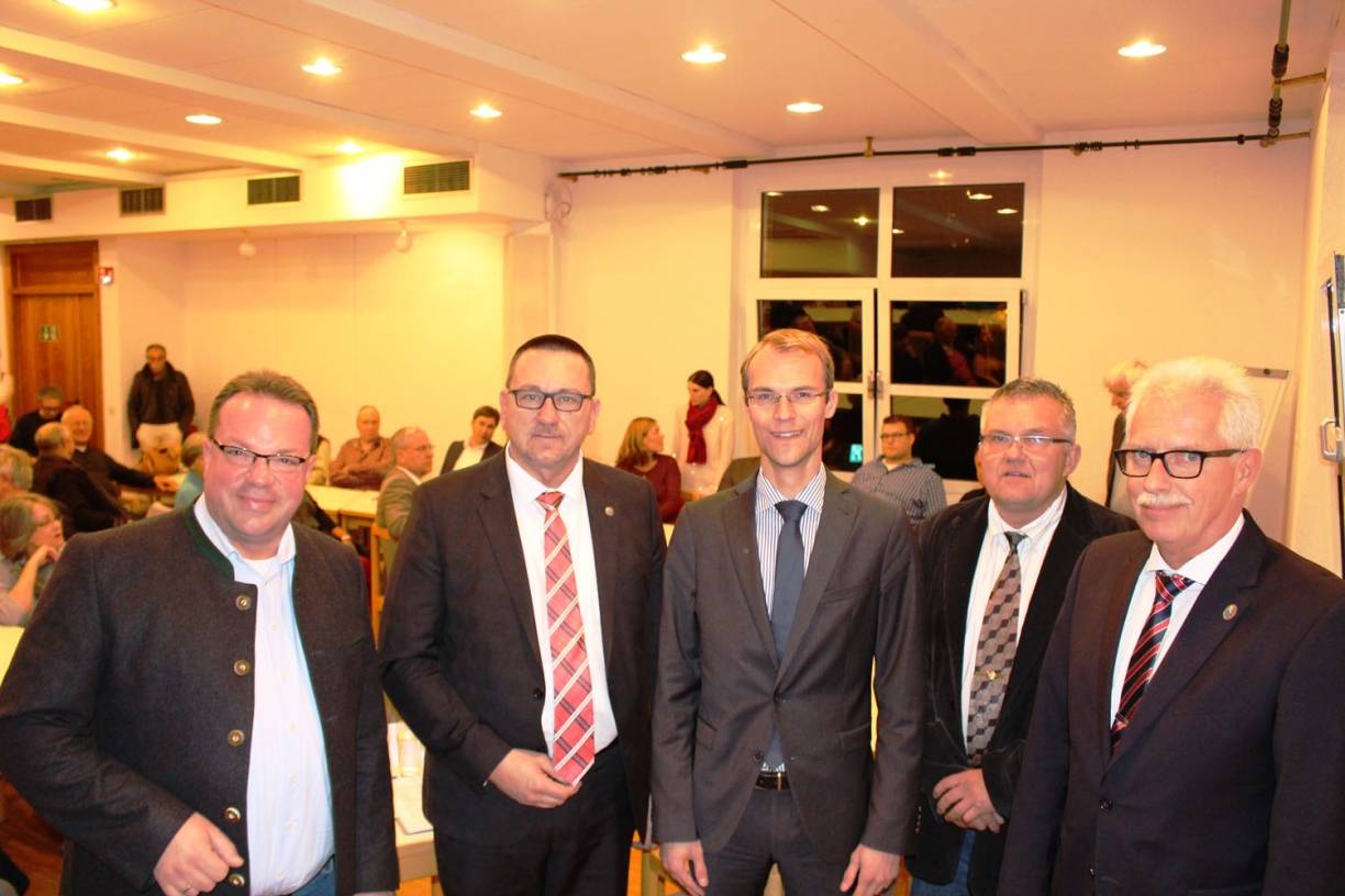  (v.li.) Marc Hildebrand (Ortsvereinsvorsitzender CDU Alt Erkrath), Erich Rettinghaus (Landesvorsitzender Polizeigewerkschaft), Christian Untrieser (CDU Landtagskandidat), Udo Kutsche (Kreisvorsitzender Polizeigewerkschaft) und Landrat Thomas Hendele.  