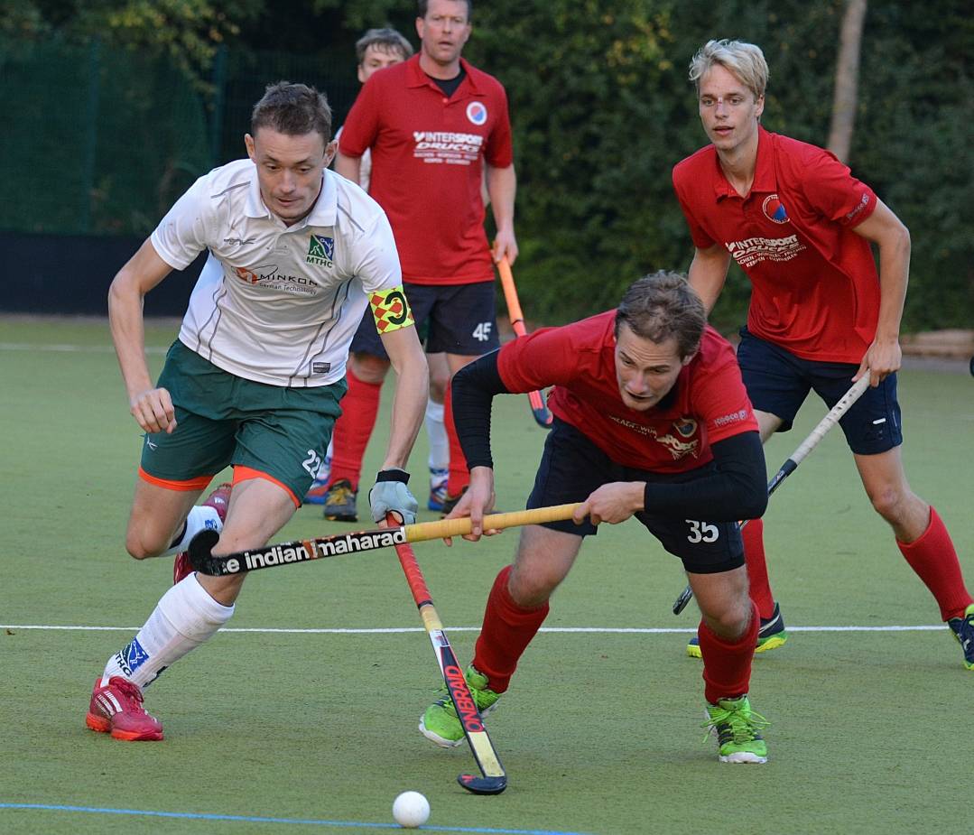  Spielertrainer Florian Fey in Aktion. 
