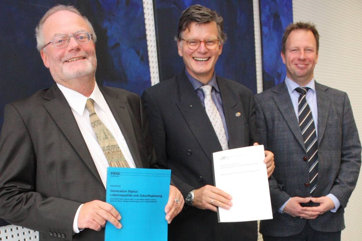  Jürgen Lenz (Statistik und Kreisentwicklung), Kreisdirektor Martin M. Richter und Thomas Müller (Integration und soziale Planung) stellten die Umfrageergebnisse vor. 