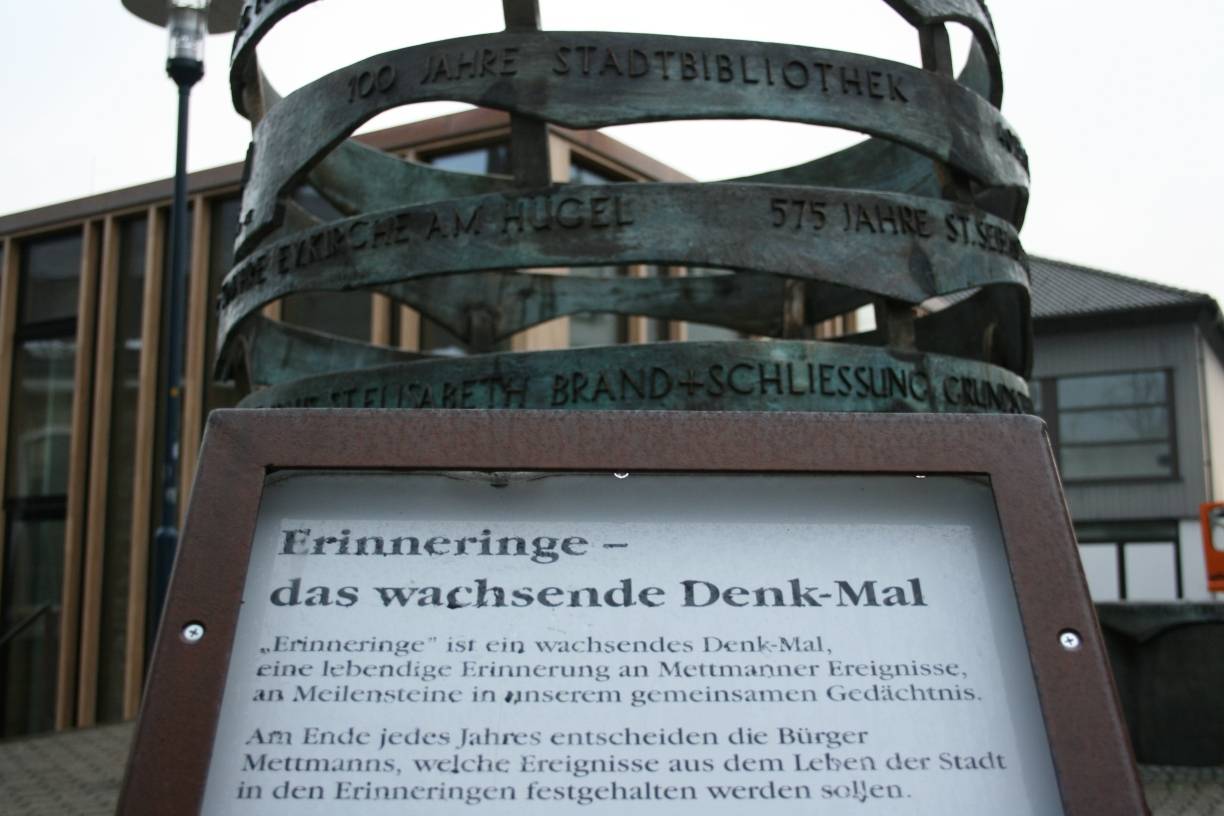  Der Erinnering wächst jedes Jahr um einen Ring. 