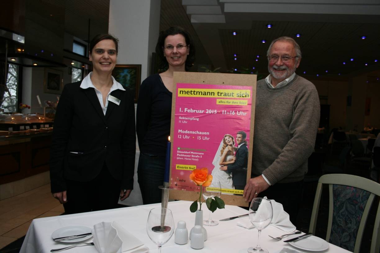  Inga Mehner von DUO-Schmuck, Hans-Werner Stahlschmitd von BEA-Weine und Sina Kirbach vom Wyndham Garden Hotel freuen sich auf viele Besucher am Sonntag. 