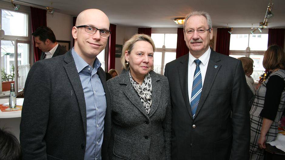 CDU-Fraktionsvorsitzende Ute Stöcker mit dem möglichen Bürgermeisterkandidaten Fabian...