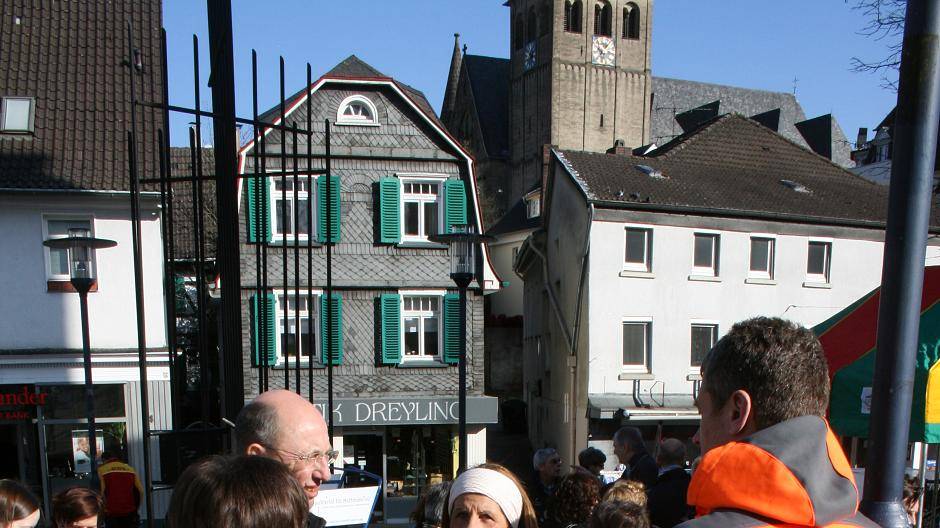 Die Bürgermeister-Kandidatin Andrea Rottmann von der SPD war ebenfalls vor Ort (Mitte),...