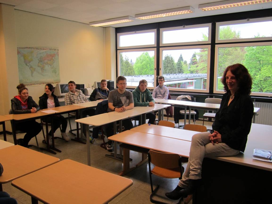  Die Schuldnerberaterin Charlotte Pleß informierte die Schüler der Erich-Kästner-Schule. 