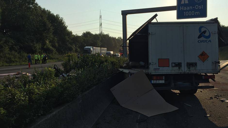 Gefahrgut-Transporter mit Sprengstoff verunglückt