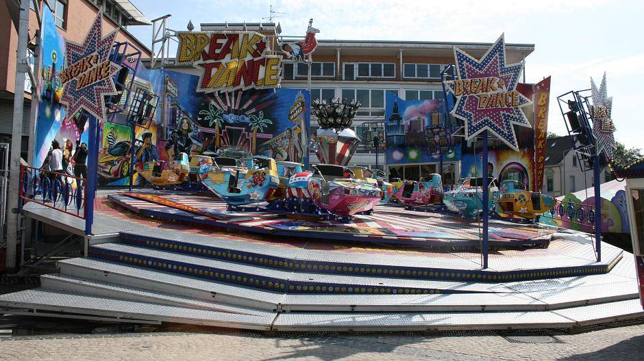 Die Kirmes wird aufgebaut!