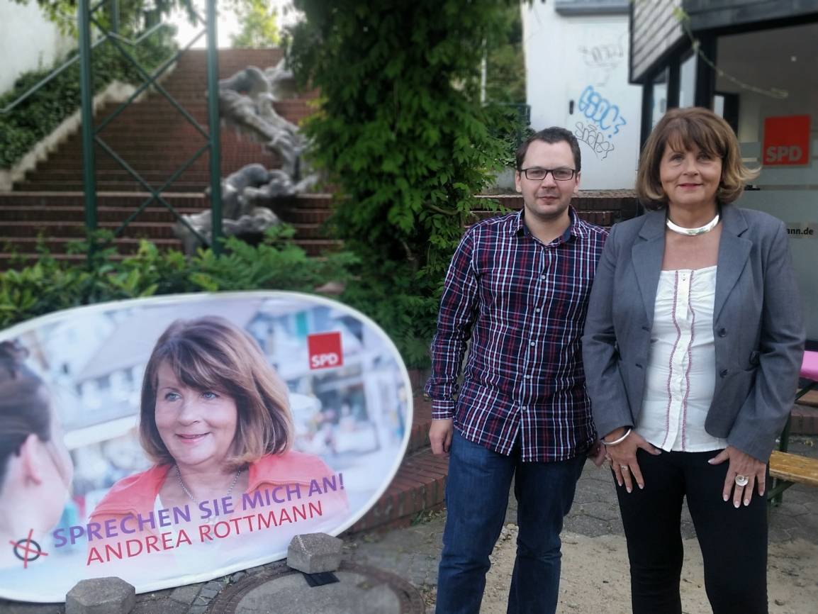  Die Bürgermeisterkandidatin der SPD, Andrea Rottmann, mit ihrem Wahlkampfleiter Florian Peters. 
