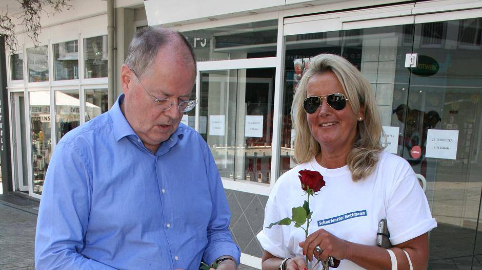 Martina Regge hatte natürlich auch für die Berliner Politprominenz ein Schwämmchen...