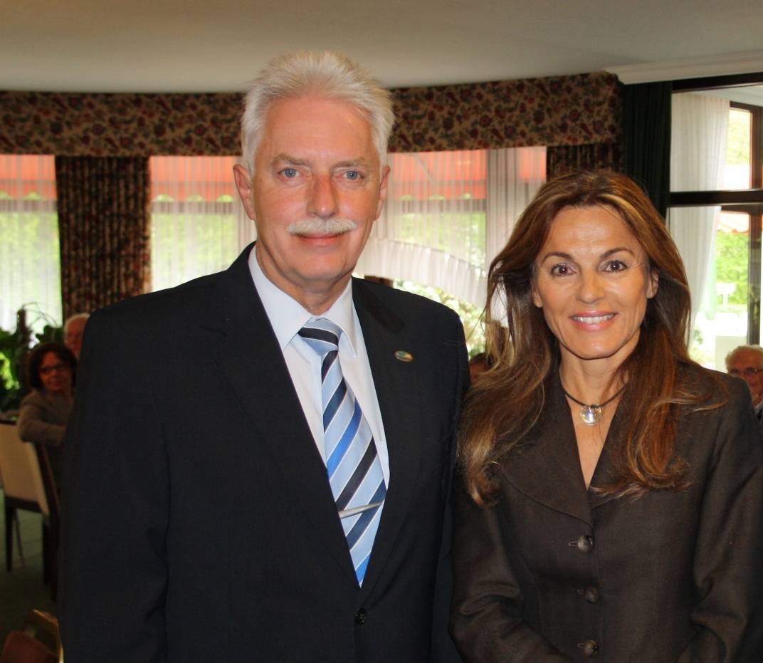  uf dem Foto sind zu sehen (v.l.n.r.):Landrat Thomas Hendele und Michaela Noll MdB. 