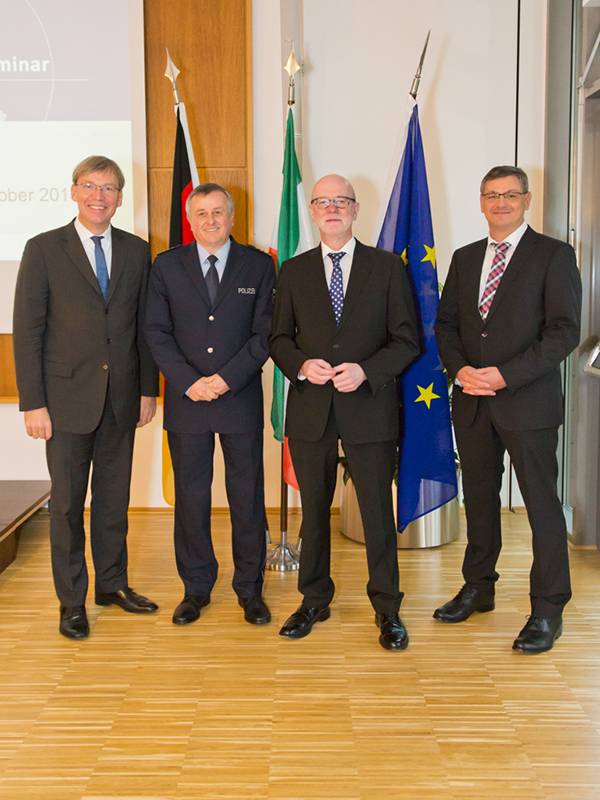  Trafen sich in Selm: Michael Niemeier (BKA), Helmut Wälter (LAFP NRW), Uwe Jacob (LKA NRW)und Michael Rauschenbach (Europol). 