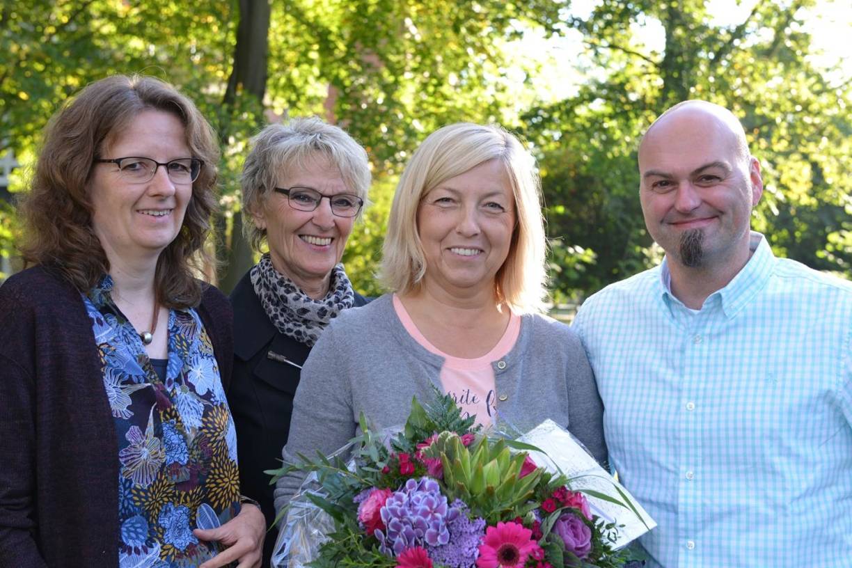  Stephan Wischnewski, Klaudia Beck und Sigrid Haar gratulierten der Jubilarin. 
