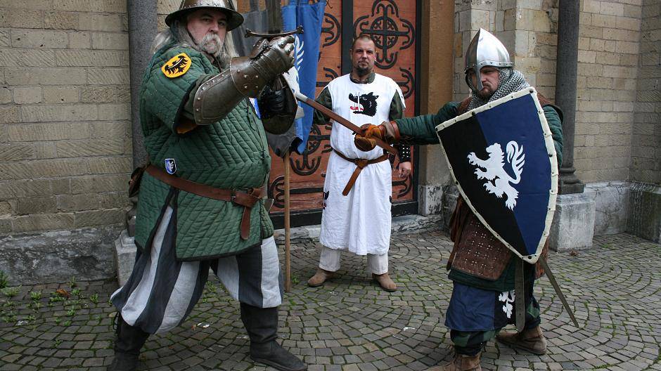 Etwas "Muffensausen" haben die gestandenen Ritter vor der "Gnadenlosigkeit" der Kinder,...