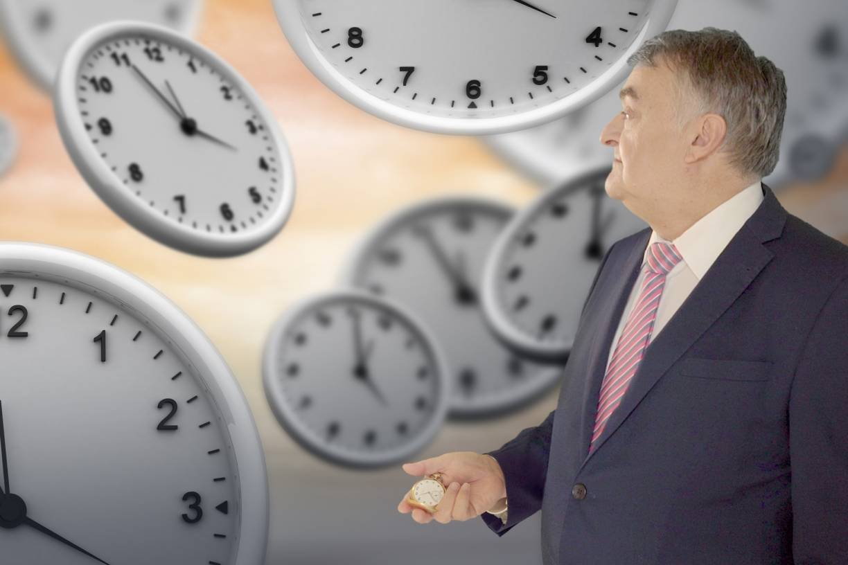 Herbert Reul spricht sich gegen die Sommer- und Winterzeit aus. 