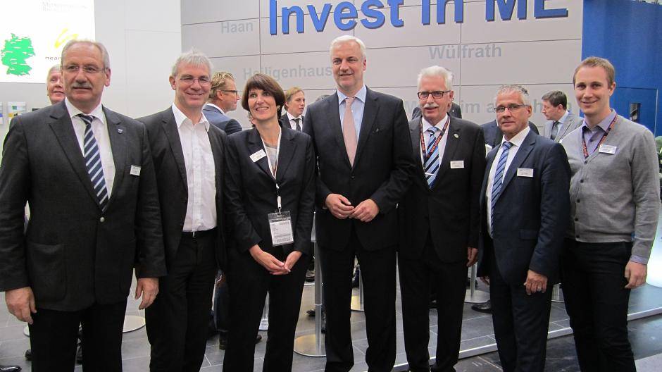 Wirtschaftsminister Garrelt Duin (Mitte) traf sich am Messestand des Kreises mit Landrat...
