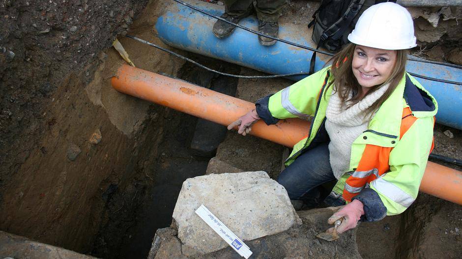 Neue Stadtmauerreste und Schieferfußboden entdeckt