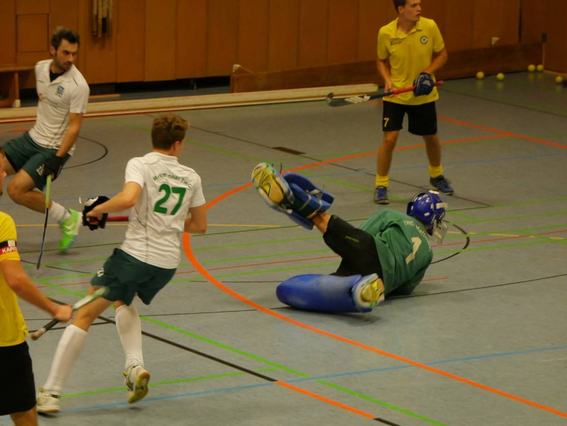 MTHC-Torwart Hendrik Neumann stand häufig im Mittelpunkt. 