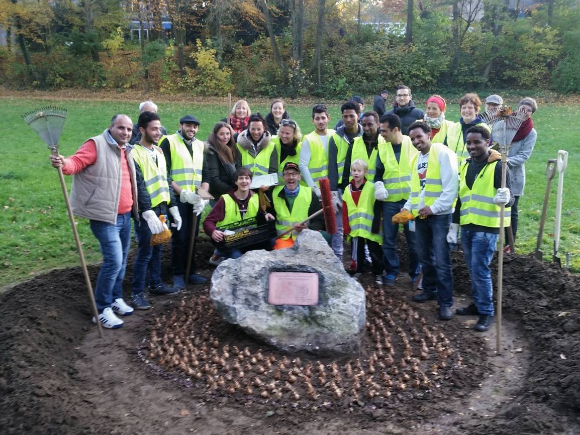  Am Goethepark packten die Flüchtlinge gemeinsam mit den Vereinsmitgliedern an. 