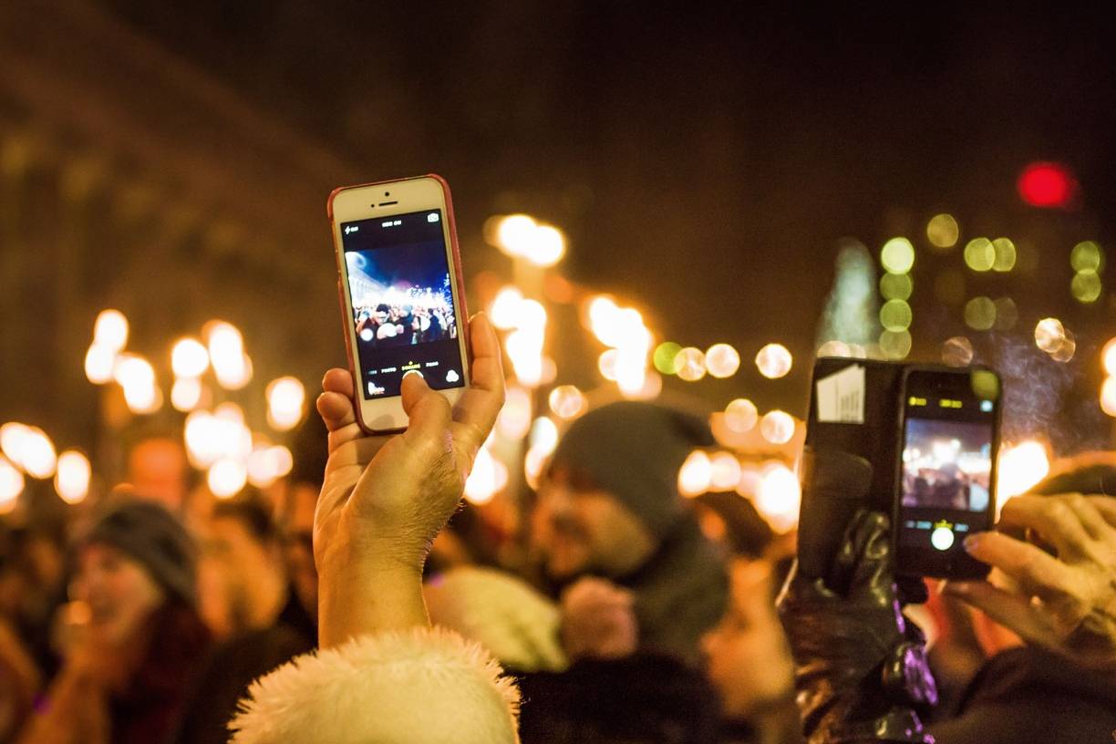 Party ohne Pannen: Smartphone und Co. bestens geschützt