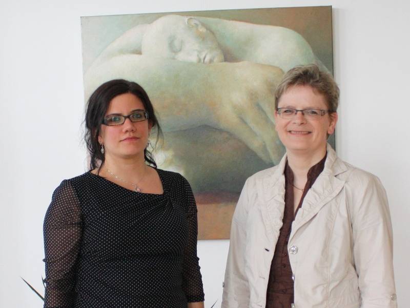  Katja Lillih Leinenweber (links), neue künstlerische Leiterin der neanderland Biennale und Meike Utke (rechts) von der Kulturabteilung des Kreises Mettmann zu sehen. 