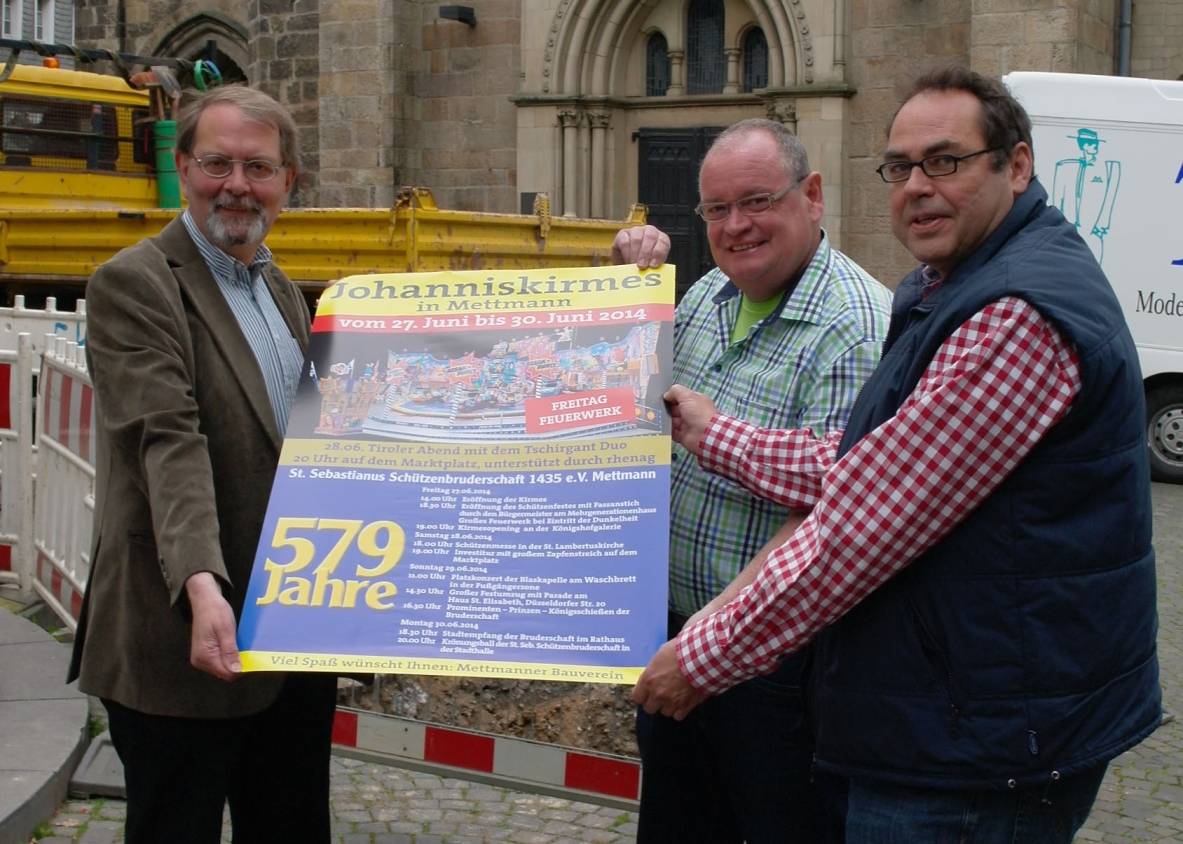  Noch prangt eine große Baustelle der Rhenag an der Stelle, wo in wenigen Wochen die St. Sebastianus Schützenbruderschaft ihre Feierlichkeiten abhalten werden. 3. Brudermeister Klaus Müller, Kirmesbürgermeister Volker Stein und Geschäftsführer Robert Kirsch (v.l.) freuen sich auf ein tolles Fest. 