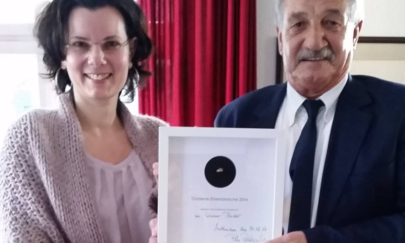  Seinen letzten aktiven Einsatz hatte er bereits von sechs Jahren.Inga Maren Mehner überreichte die goldene Ehrenblotsche an Werner Becker. 