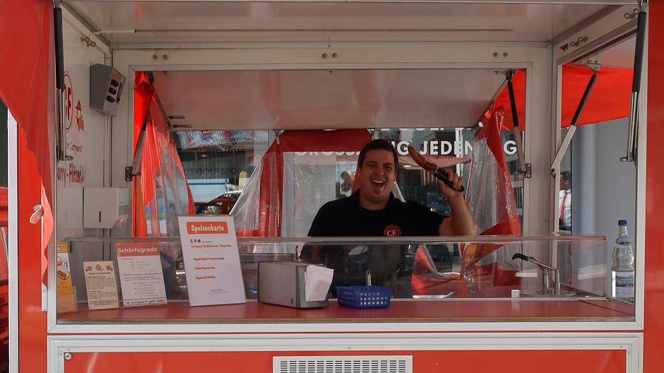 Original Berliner Currywurst geht immer - auch in Mettmann beim Familienfest vom...