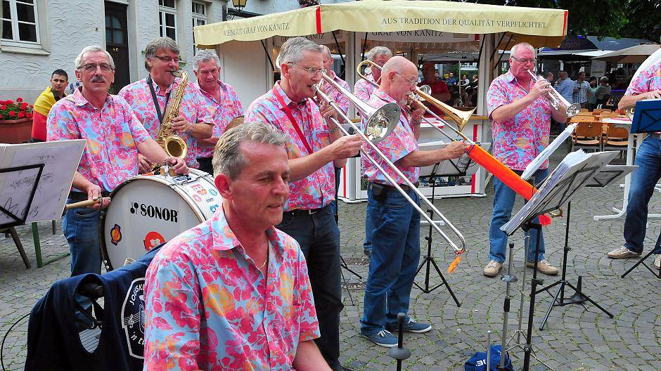 Die holländische Marching-Band Joekskapel 'n Tuûnke...