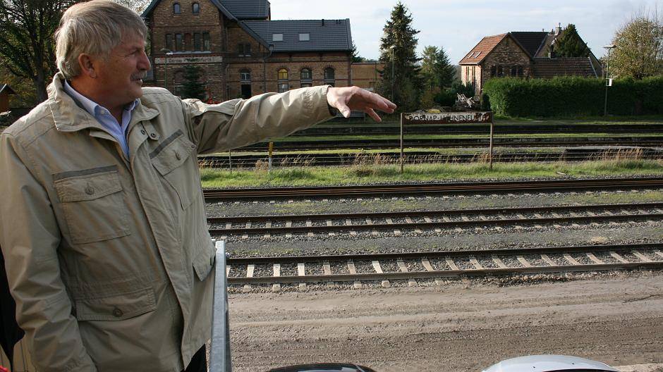 Joachim Korn ist Vollbluteisenbahner und steckt mit seiner Leidenschaft seine Zuhörer...