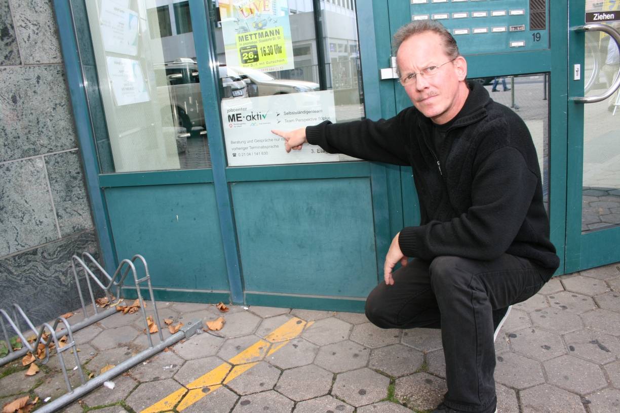  „Die hier geben mir keine Chance!“ Thomas Schneider vor dem Jobcenter am Jubi. 