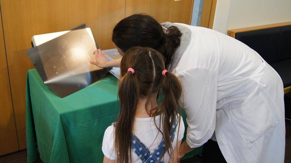 Auch der Umgang mit kleinen Patienten spielt eine wichtige Rolle in der 3-jährigen...