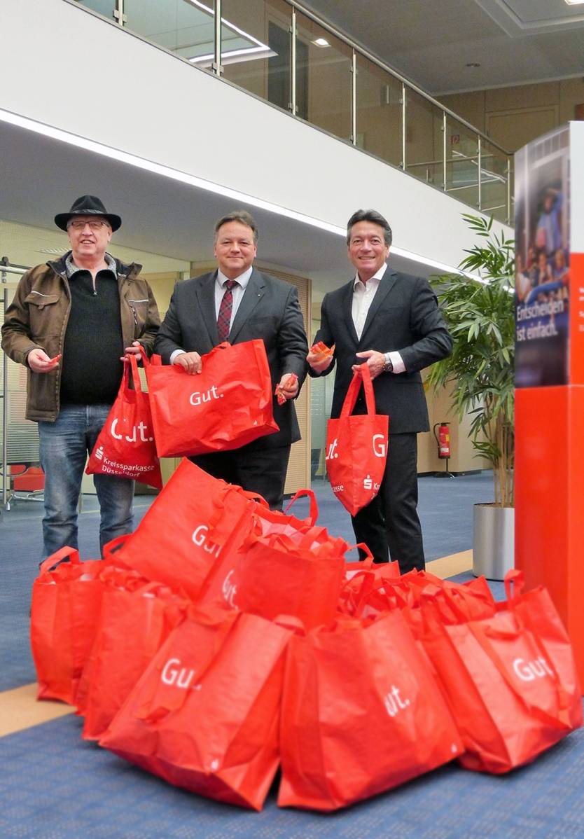 Kreissparkasse stattete Mettmanner Jecken mit Süßigkeiten für den Zug aus