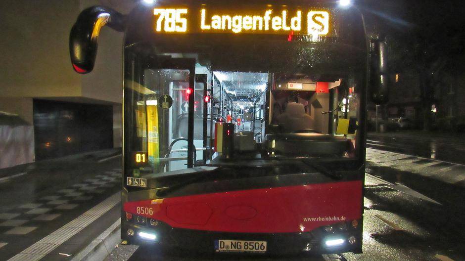 Wieder Steinwurf auf Bus