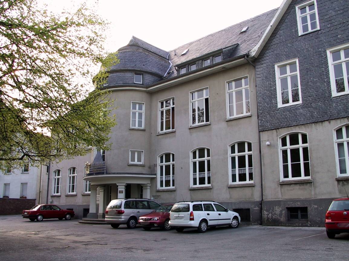  Der Vorplatz der Musikschule wird in den Sommerferien saniert. 