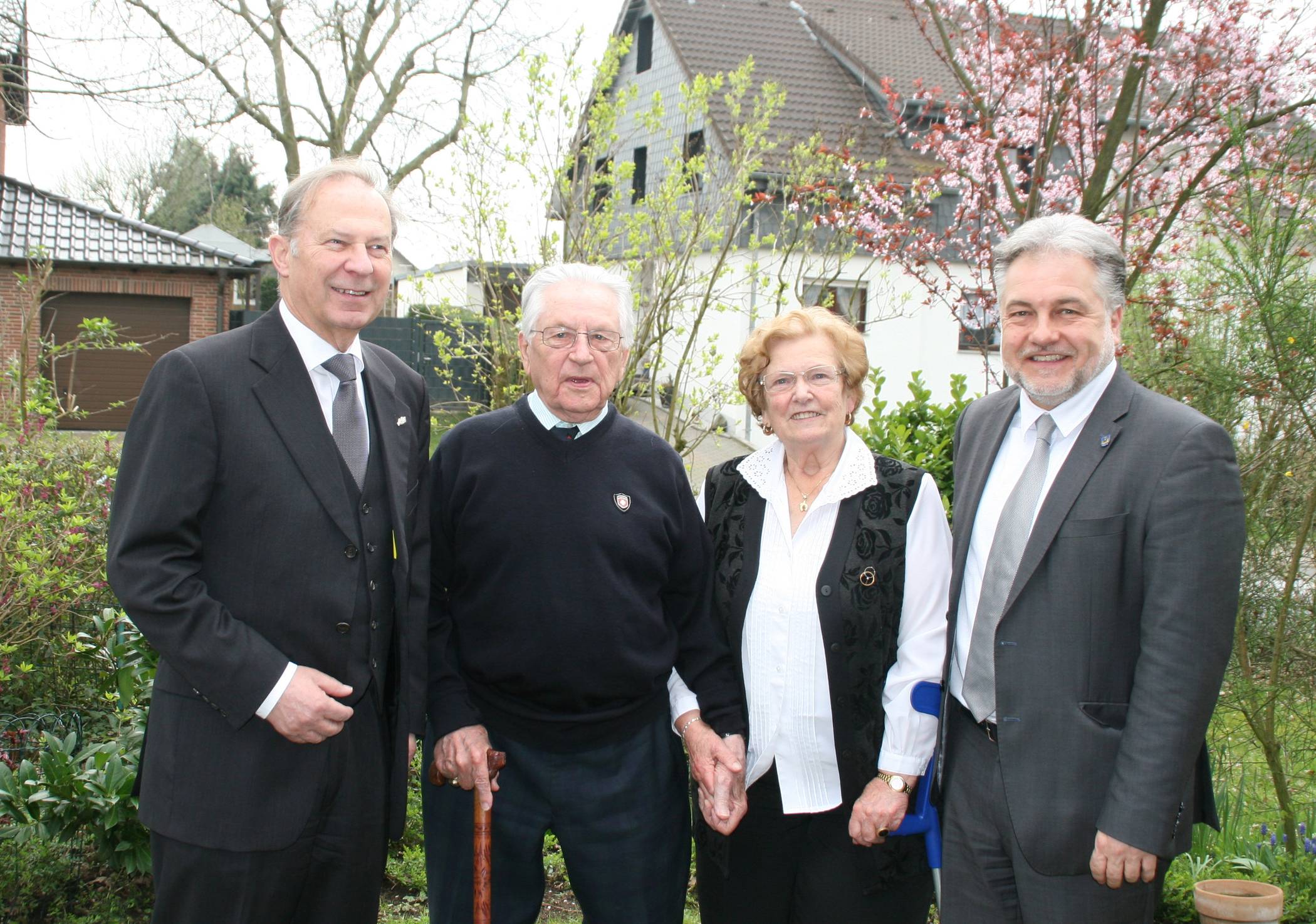  Stellvertretender Landrat Michael Ruppert, Wolfgang und Siegrid Paschke, Bürgermeister Thomas Dinkelmann. 