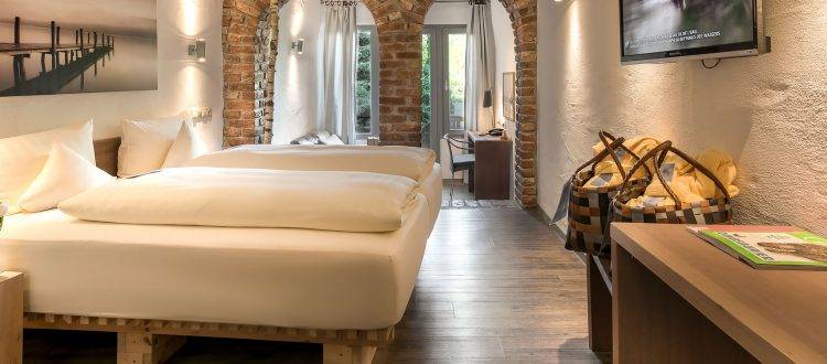  Von Wohnstuben, über Pool-Fühl-Zimmer, Landgut- oder Gutshof-Zimmer bis hin zu Wellness-Suiten, zeigen sich die Zimmer in Größe und Ausstattung sehr variantenreich. 