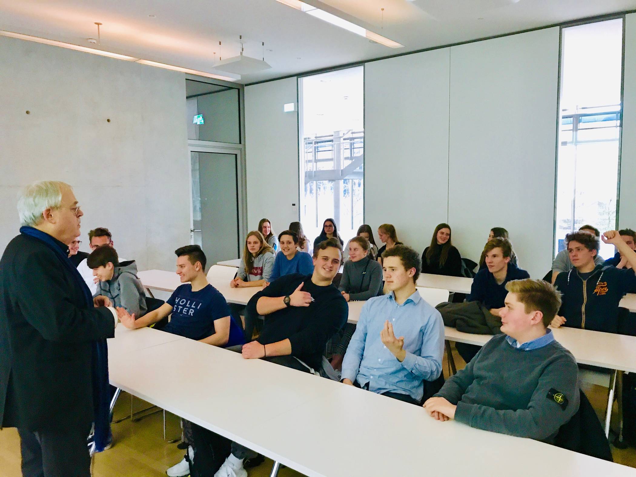 Mettmanner Schüler zu Gast in Düsseldorf: Wirtschafts-AG zu Gast im Oeconomicum