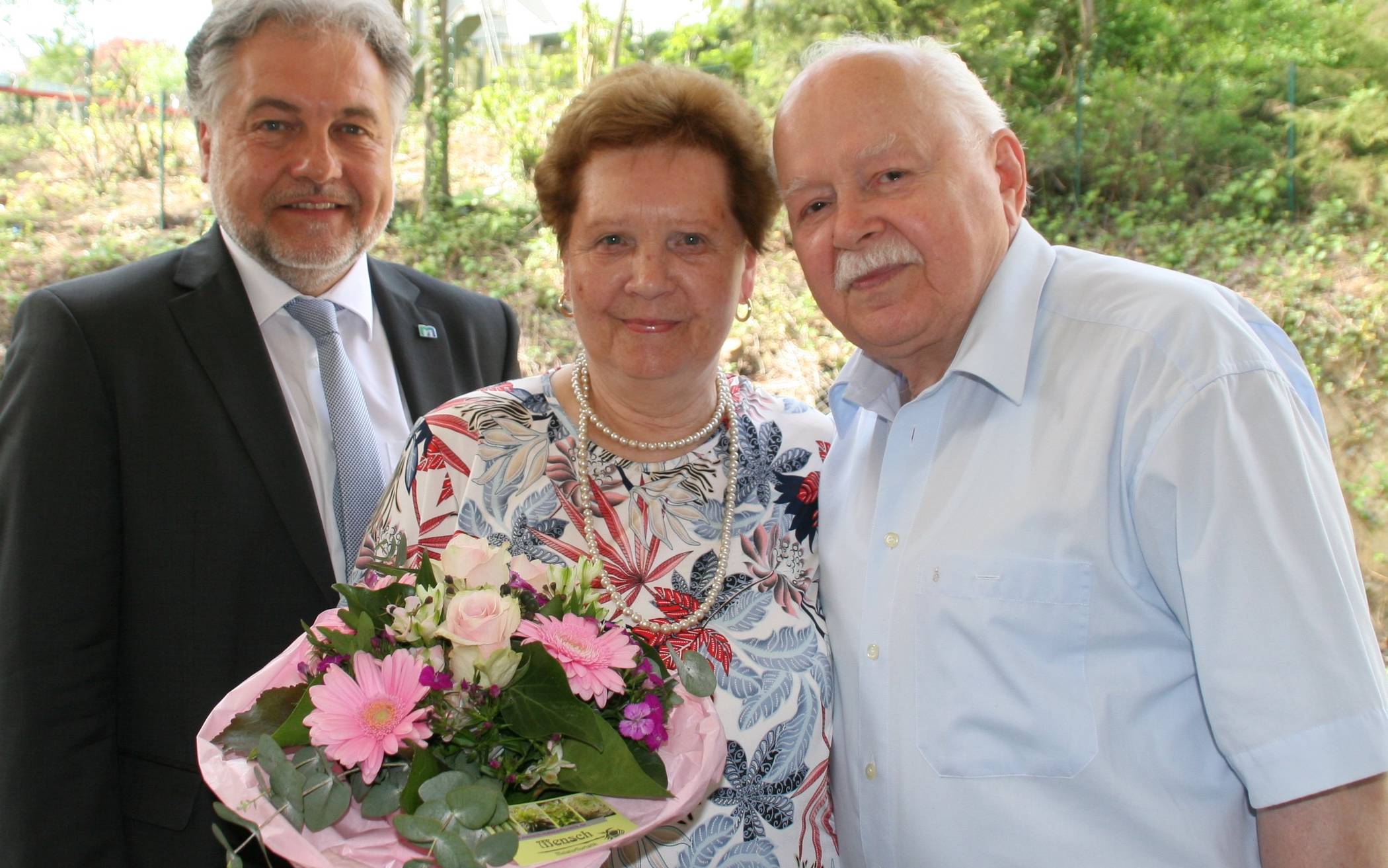 Jubiläumsbild mit Bürgermeister: Thomas Dinkelmann gratulierte