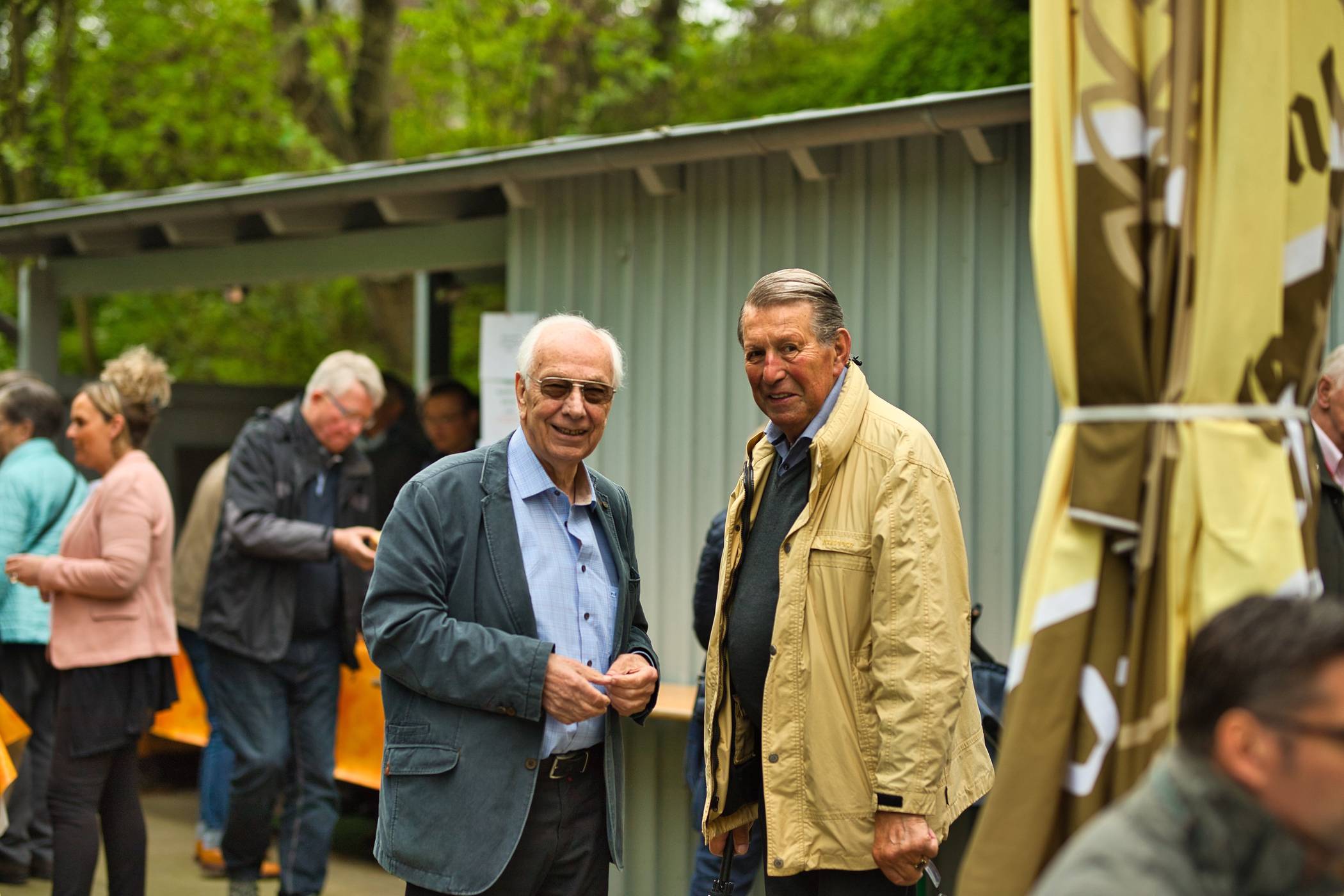  Hans-Günther Kampen und Edwin Hommel beim diesjährigen Mühlenfest. 