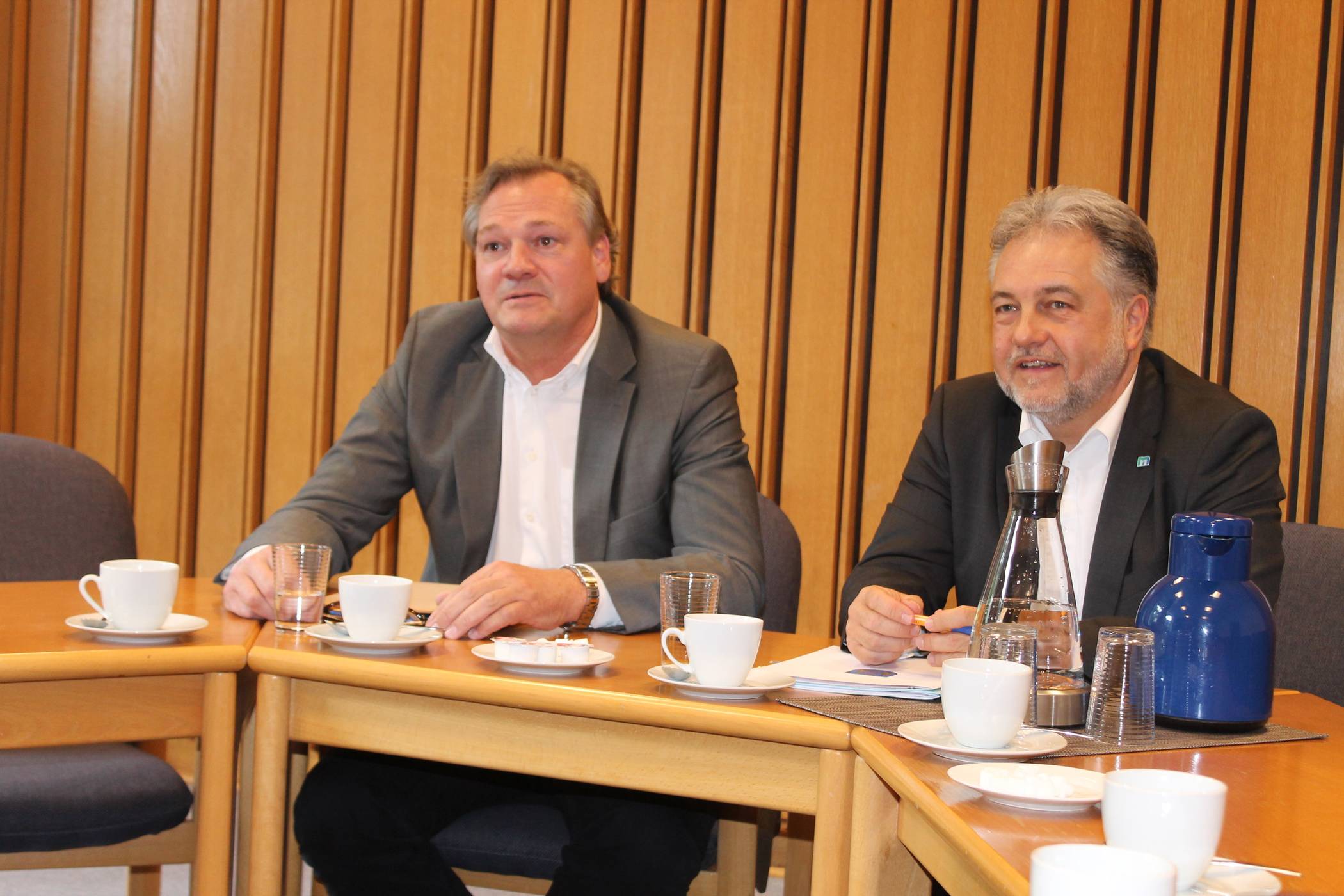  Stephan Reichstein und Bürgermeister Thomas Dinkelmann während der Vorstellungspressekonferenz im Rathaus. 