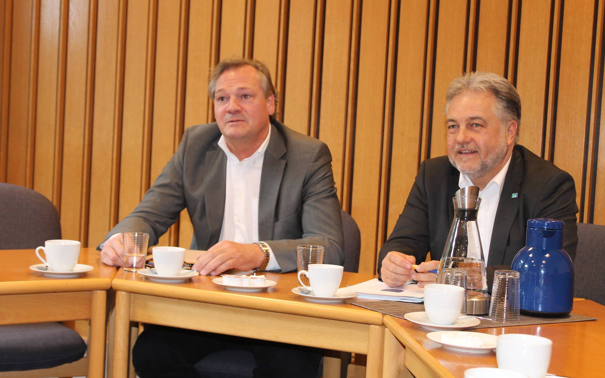  Stephan Reichstein und Bürgermeister Thomas Dinkelmann während der Vorstellungspressekonferenz im Rathaus. 