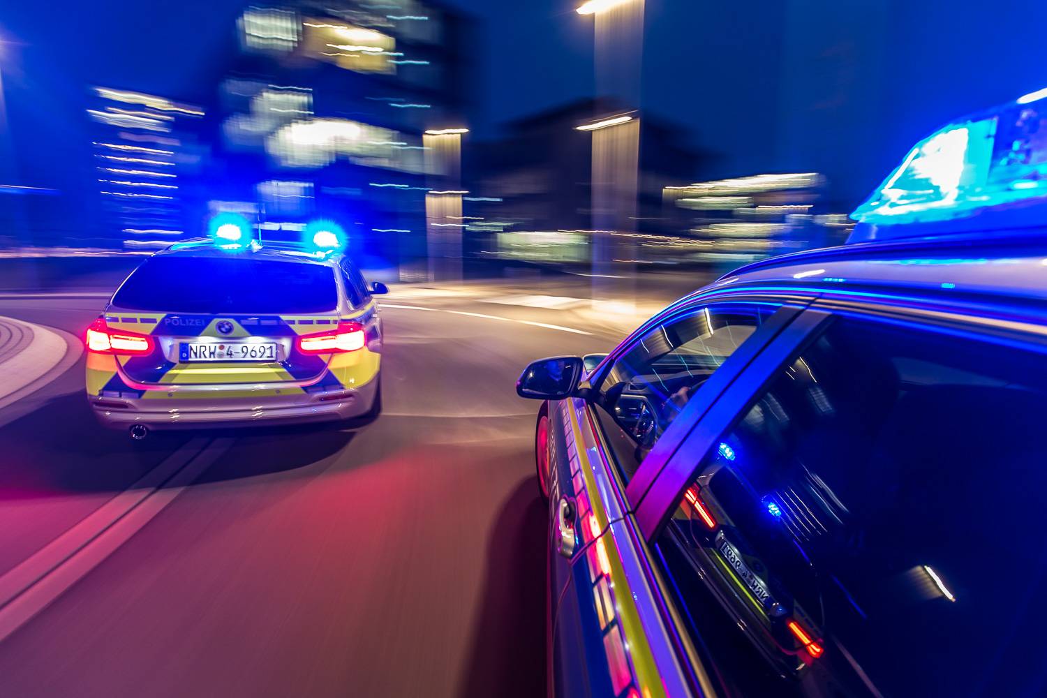 LKW reißt Mercedes an der linken Seite auf: Dreiste Unfallflucht auf dem Südring