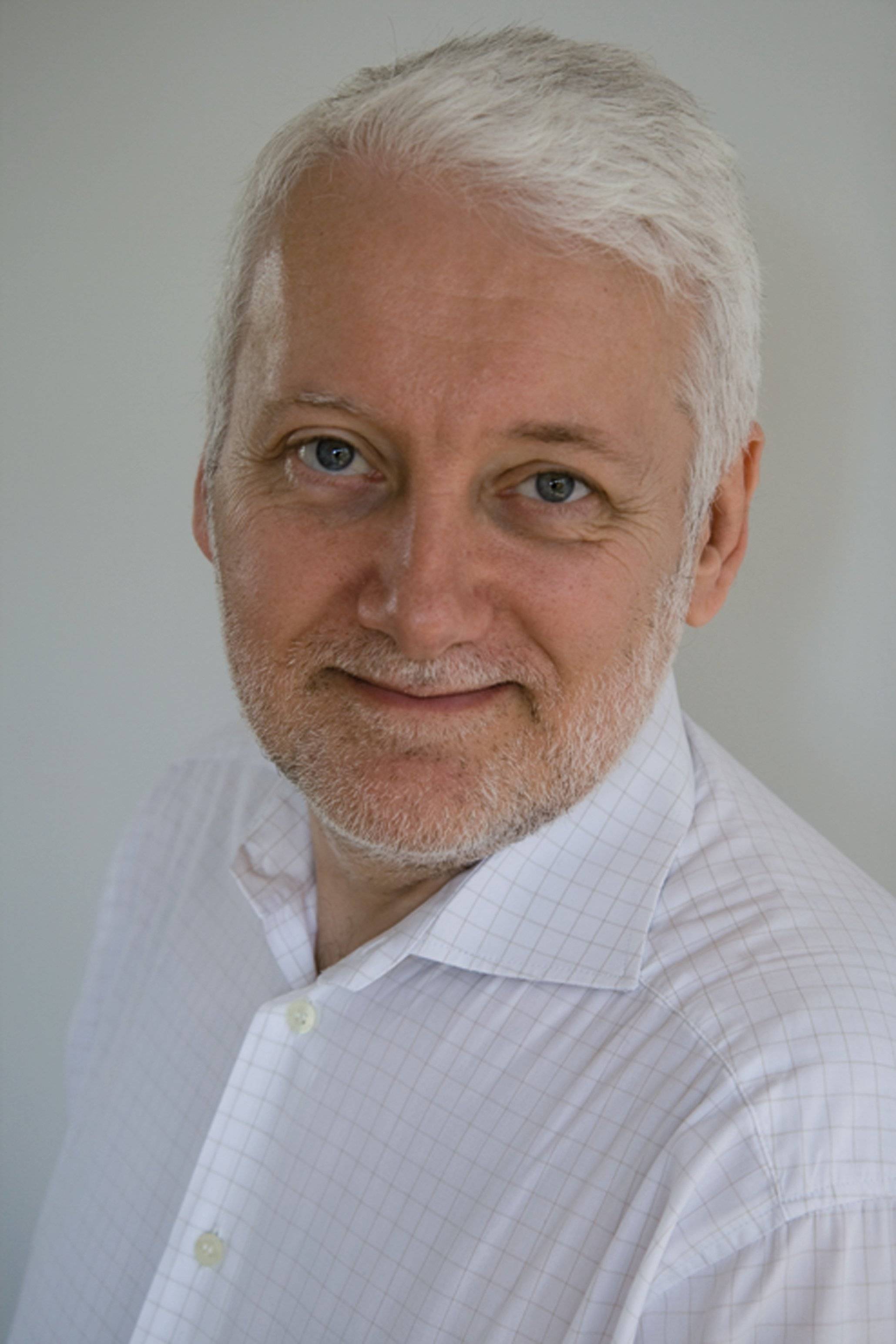 Zur Person: Norbert Küpper ist Spezialist für Zeitungs- und Zeitschriftendesign. Er...