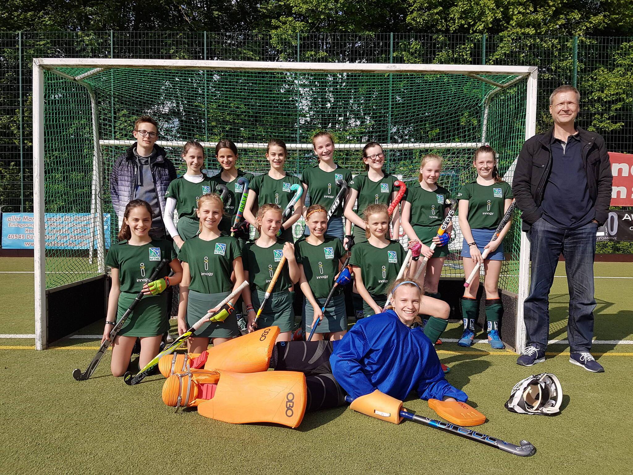 Hockeymädchen des MTHC: Neue Trikots für die A-Jugend