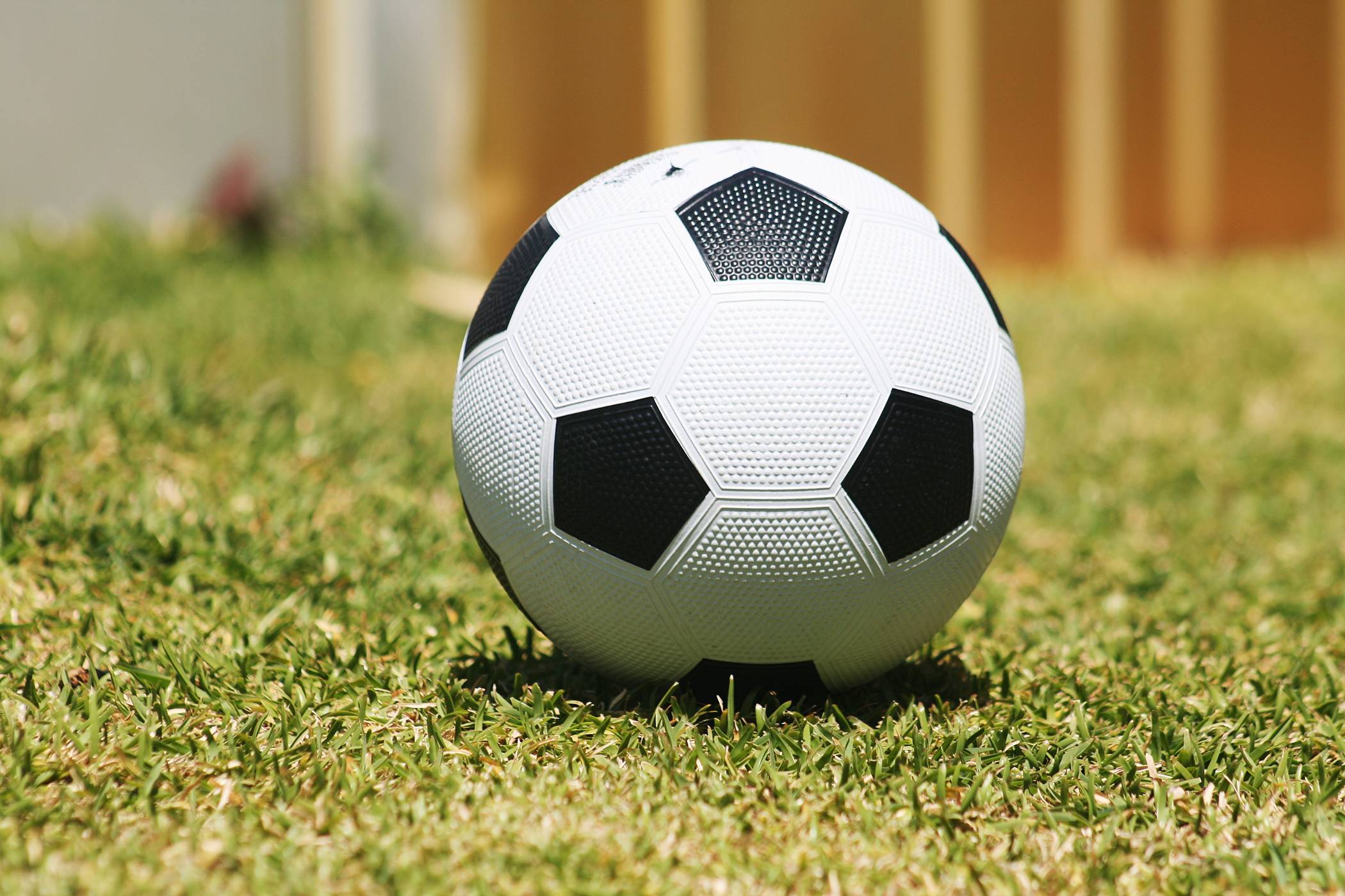 Auf dem Sportplatz des Heinrich-Heine-Gymnasiums: Fußballturnier der städtischen Kitas am 24. Mai