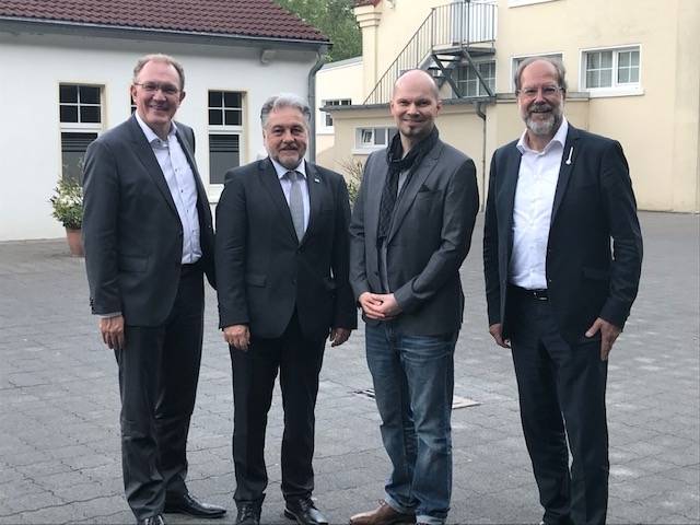  Von links: IHK-Hauptgeschäftsführer Gregor Berghausen, Bürgermeister Thomas Dinkelmann, Stefan Kemper, Referent des Abends, und Wilhelm Seibel, Mettmanner Unternehmer und Vorsitzender des IHK-Ausschusses Mettmann-Wülfrath. 