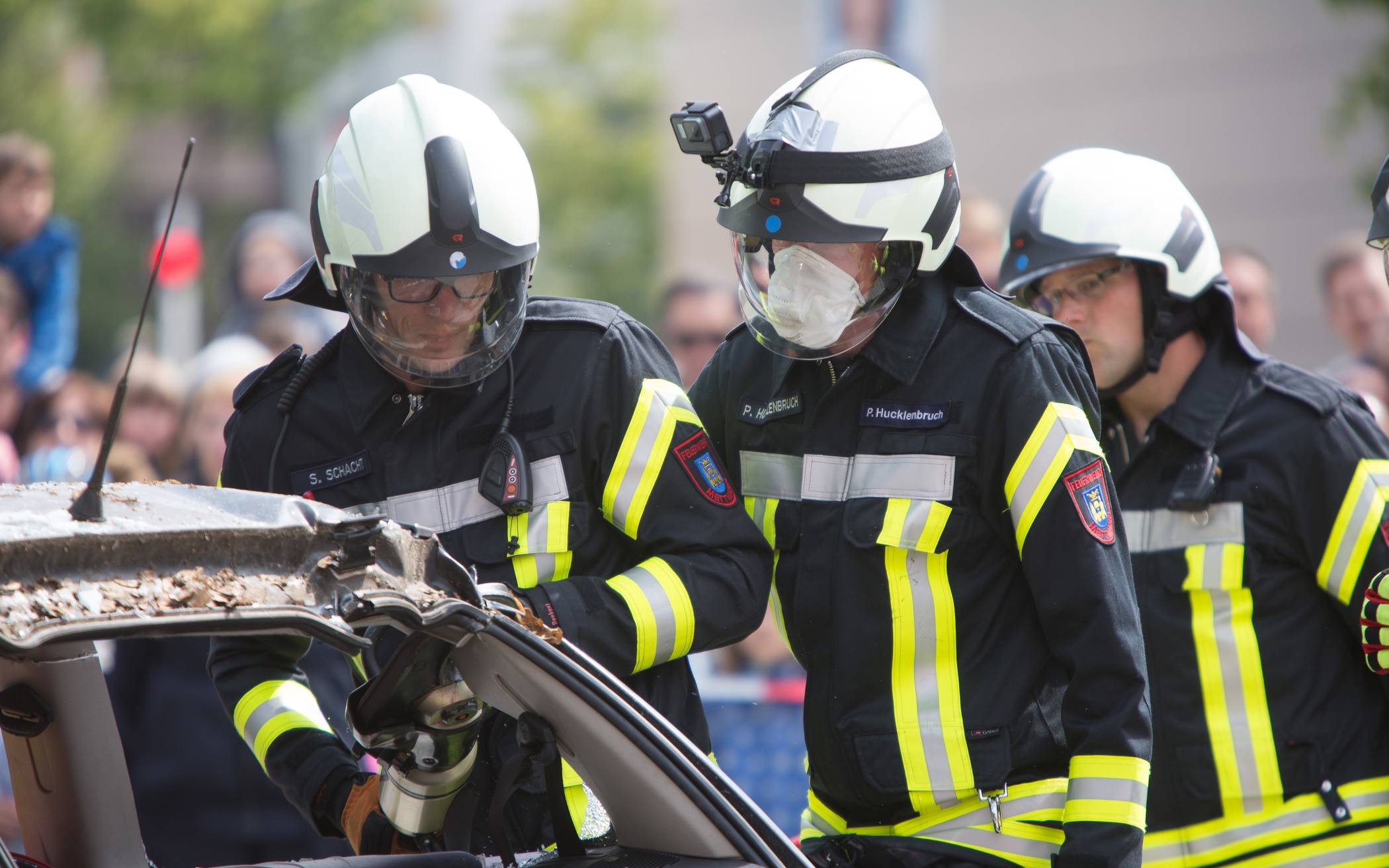 Spektakel vor dem Mehrgenerationenhaus