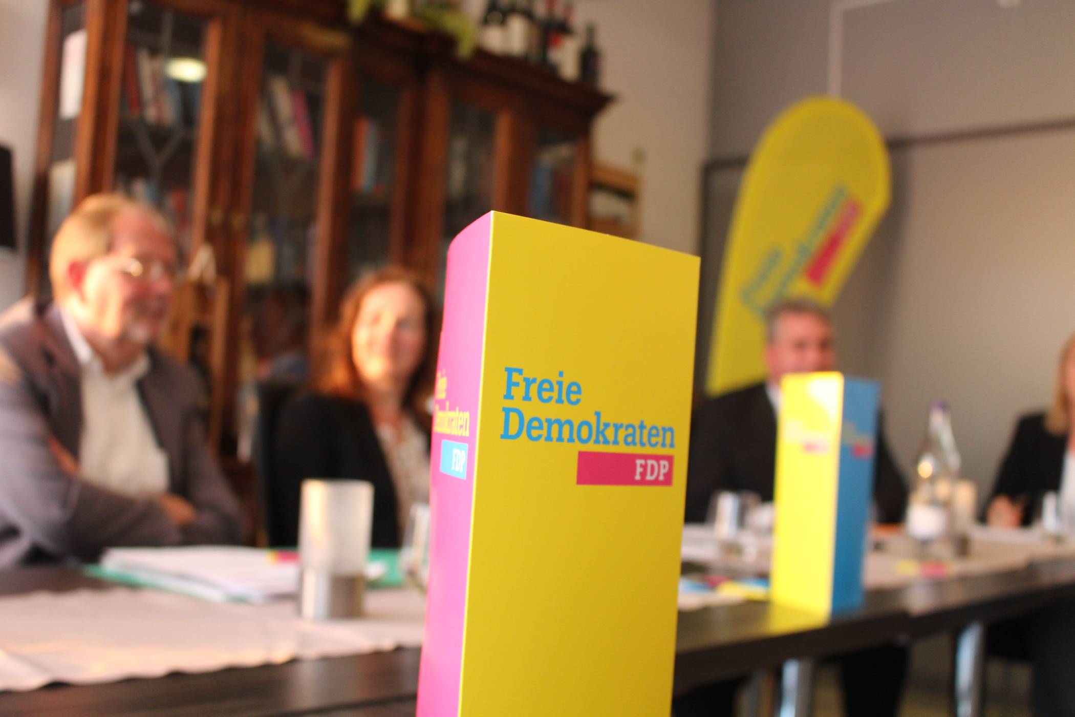  Beim Ortsparteitag der FDP übtr Ortsverbandsvorsitzender Klaus Müller harsche Kritik am Personalstab des Bürgermeisters. 